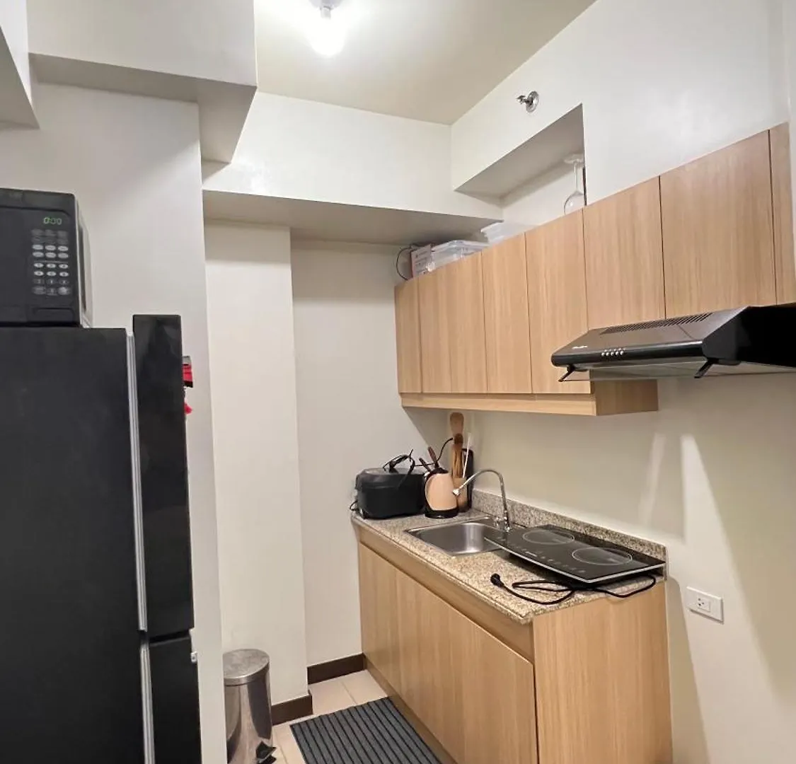 Brixton Place, Weston Tower Манила